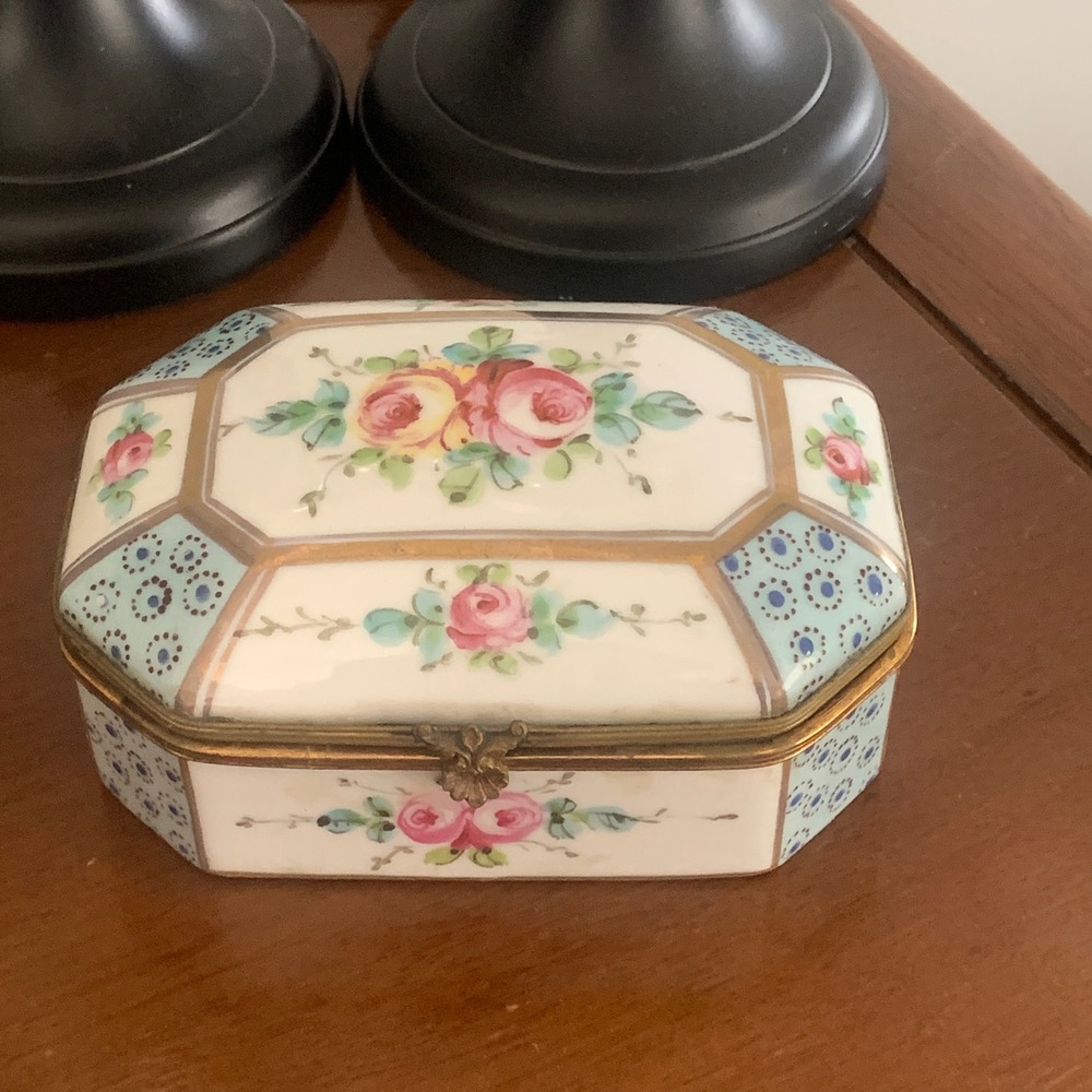 Vintage Limoges France Porcelain Trinket‎ Box Hand Painted Floral  Gold Accents